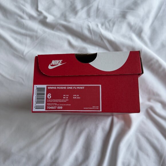 Nike Womens Roshe One Flyknit Pure Platinum/White/Cool Grey Size 6 - Picture 5 of 5